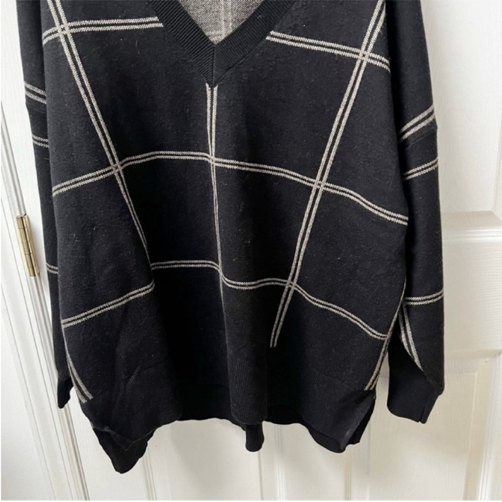 Prologue Window Pane V-neck Sweater - Picture 4 of 6